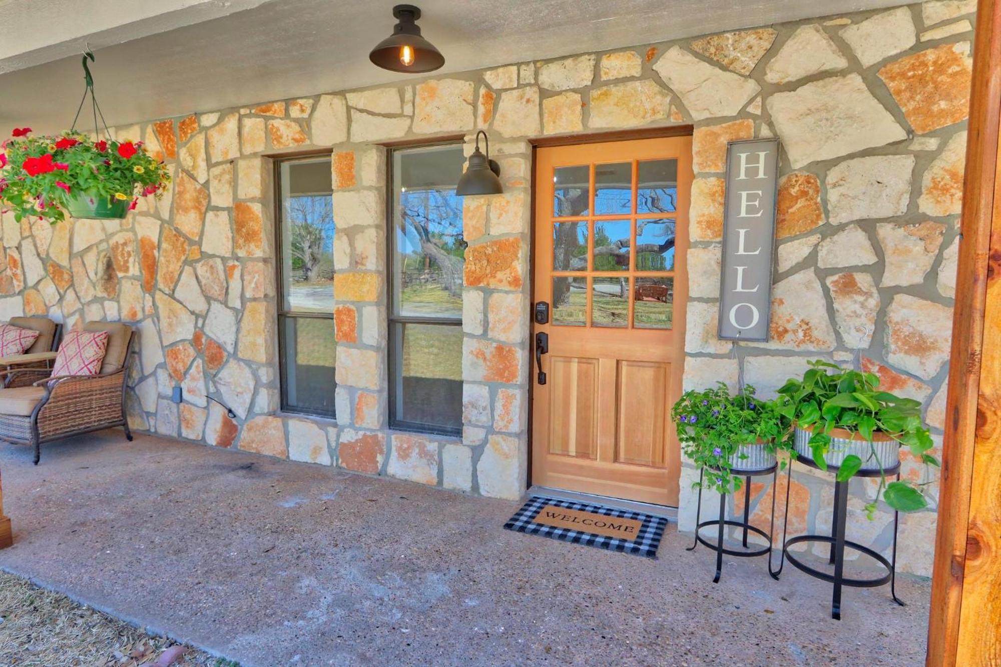 Pancho And Lefty'S - Place Wimberley Exterior photo